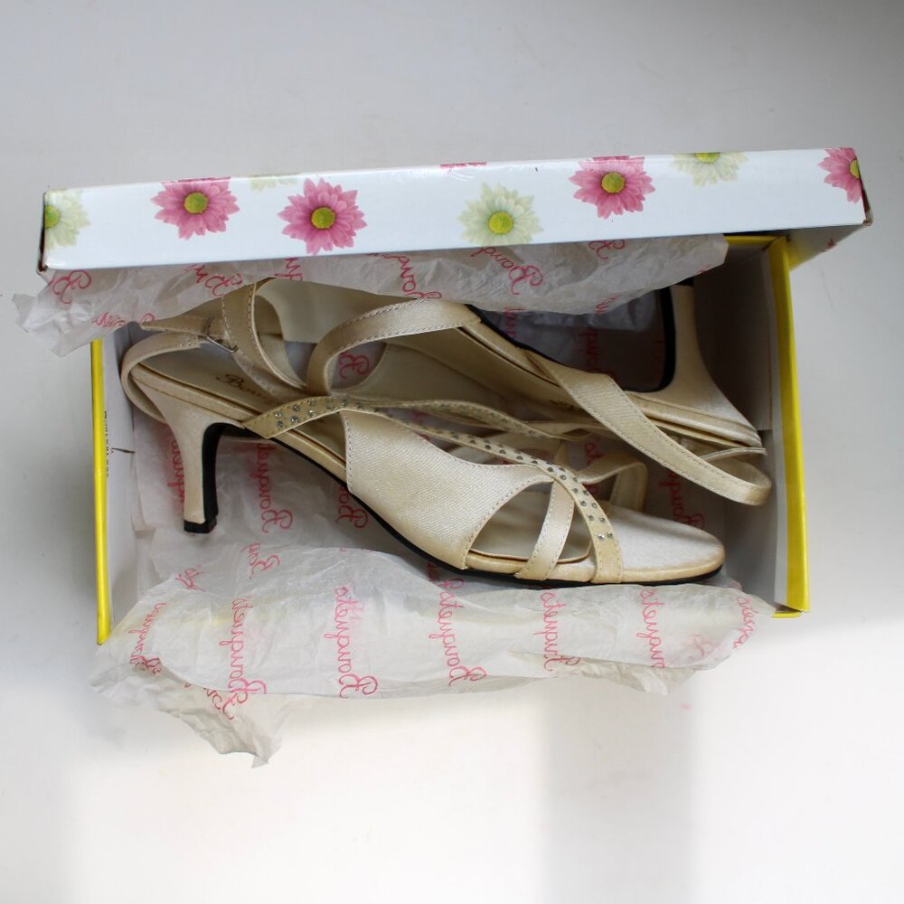 Bouquets Champagne Rhinestone Satin Open-Toe Slingback Heels Size 12 WW - Picture 8 of 8